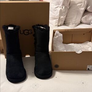 UGG BOOTS in good condition just need to part with some things